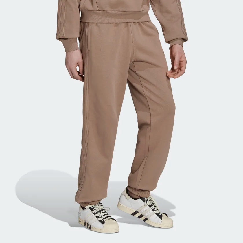 SWEAT PANTS REVEAL ESSENTIALS