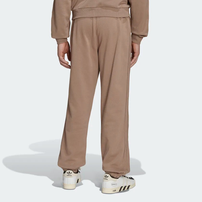 SWEAT PANTS REVEAL ESSENTIALS