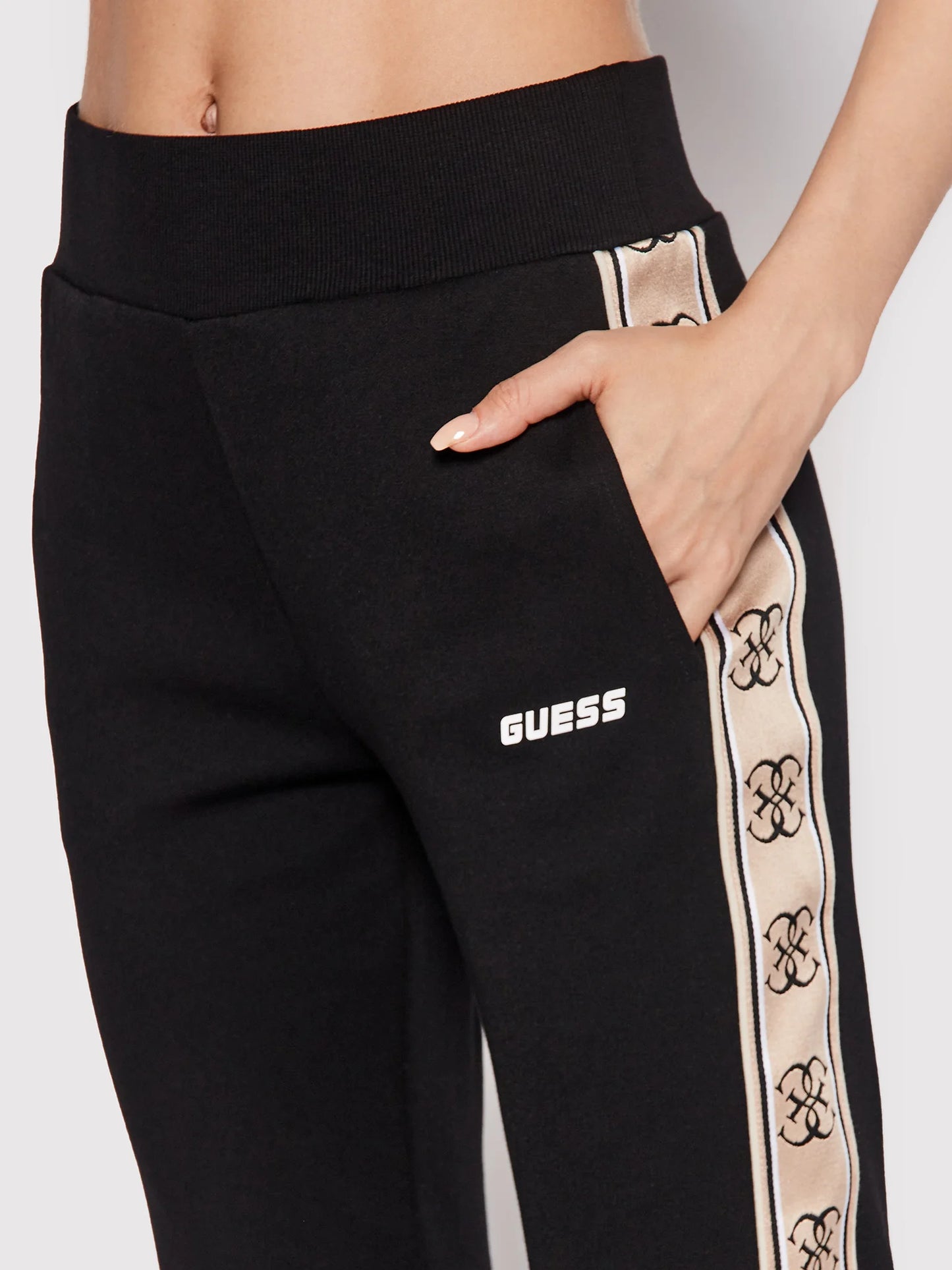 Pantalone guess donna